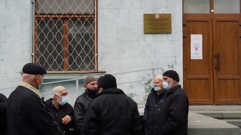 «Типпа ничего не изменит» – активисты о частой смене руководителей Госкомнаца Крыма