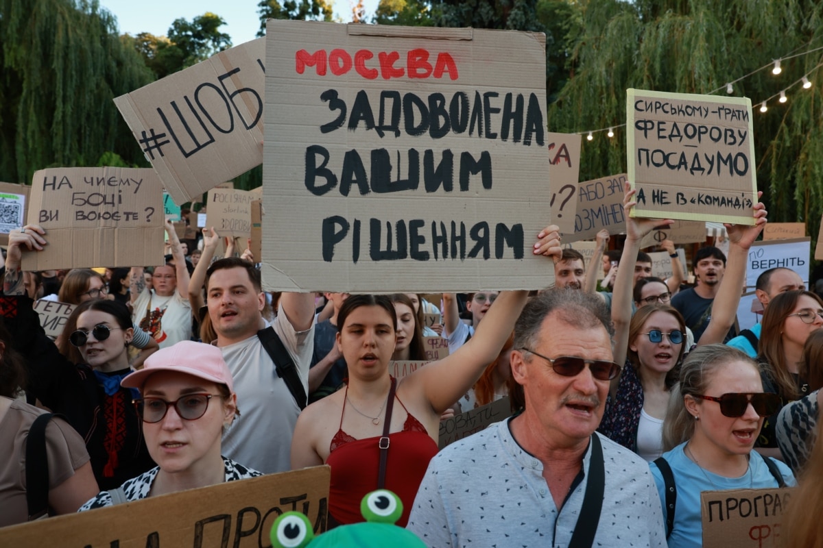 У Києві другий день триває акція протесту через відставку Михайла Федорова (відео)