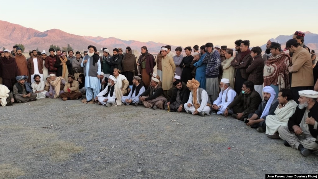 Participants in the Loya Jirga meeting discussing a permanent cease-fire between Shi'ite and Sunni Muslims in Pakistan's northwestern Khyber Pakhtunkhwa Province. (file photo)