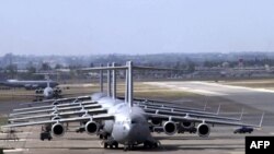 Американські літаки C-17 Globemaster III на черзі на дозаправку на базі Інджирлик (ілюстраційне фото)