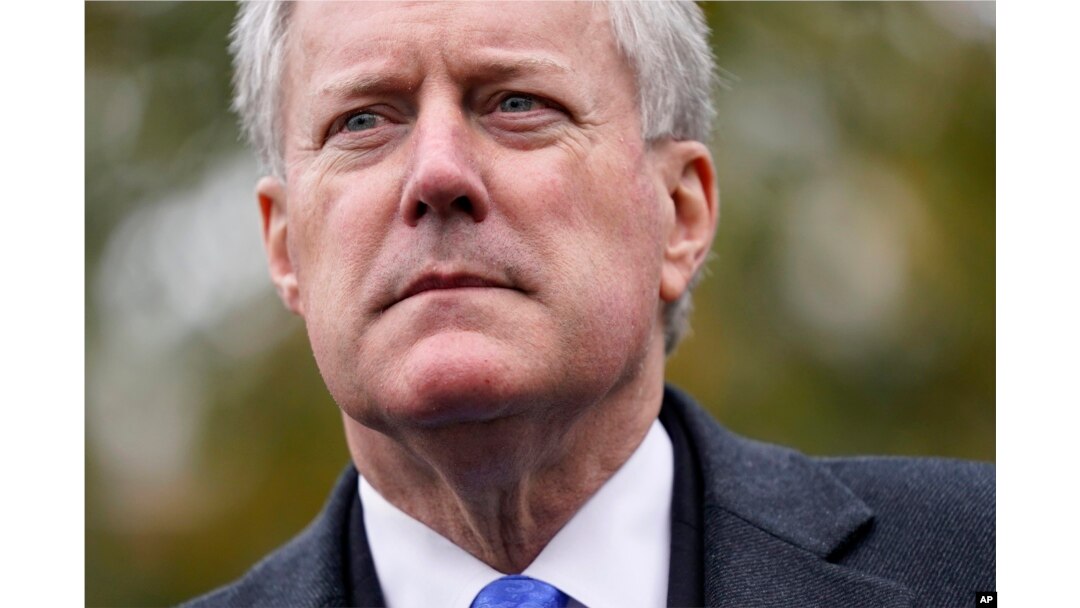 Fostul șef al staff-ului președintelui Trump, Mark Meadows, a furnizat membrilor comitetului care investighează asaltul asupra Capitolului din 6 ianuarie 2021, nouă mii de documente și înregistrări. După care nu s-a mai prezentat la audieri.