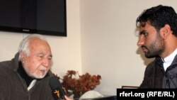 د سولې عالي شورا د بهرنیو اړیکو سلاکار محمد اسماعیل قاسمیار د ازادۍ راډیو دخبریال اسدالله لودین پوښتنې ځوابوي