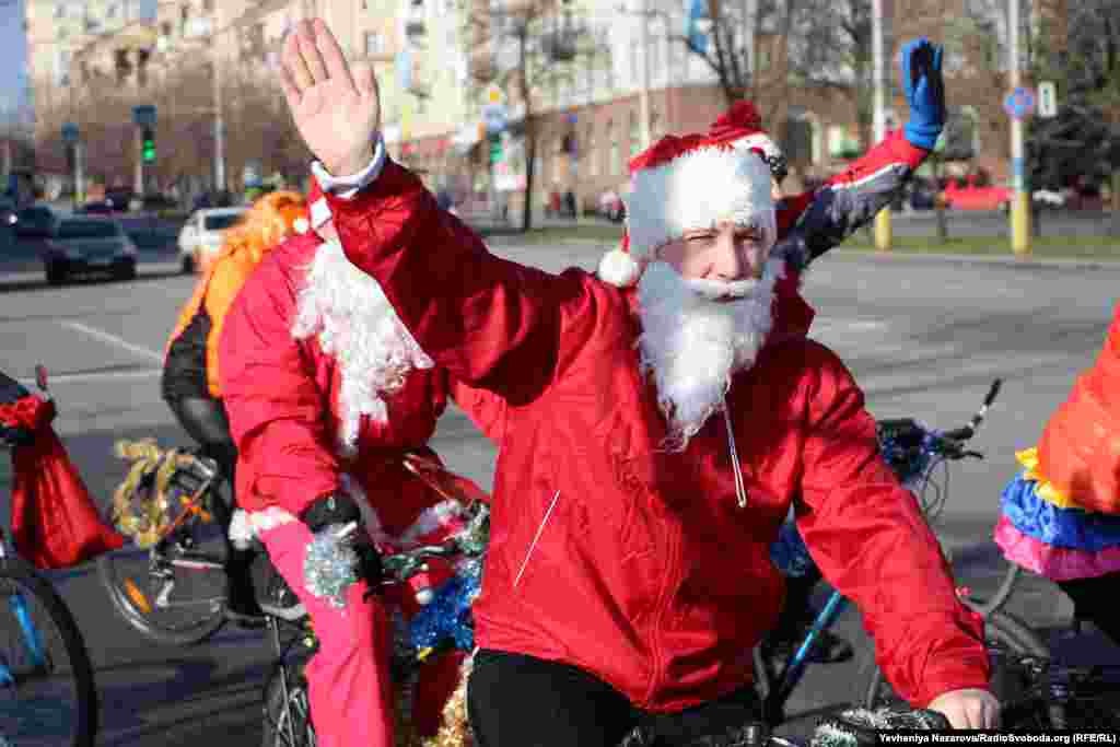 Один із найбільш популярних образів учасників велопробігу &ndash; це Санта Клаус &nbsp;
