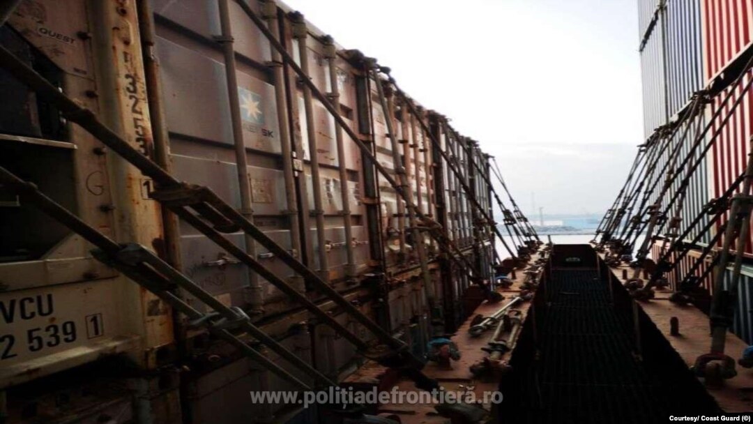 Nava cu deșeuri din Marea Britanie, venită în România sub pavilion olandez, a fost returnată expeditorului. Doi români și un britanic sunt anchetați pentru import-export ilegal de deșeuri