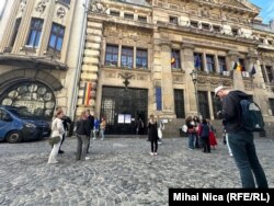 Imagine din exteriorul secției de votare de lângă biserica Stavoproleos, din capitală.