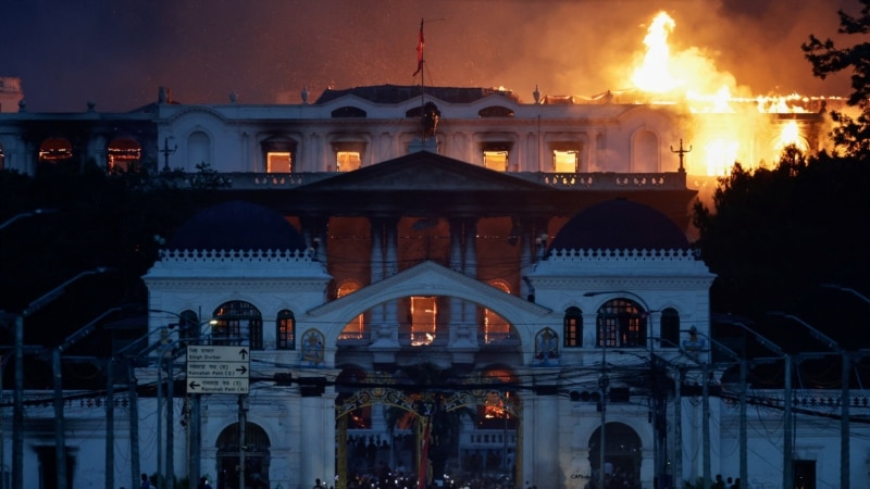 Nepaldaky protestler türkmen ýaşlaryny syýasy çekişmelere çekýär - çeşmeler