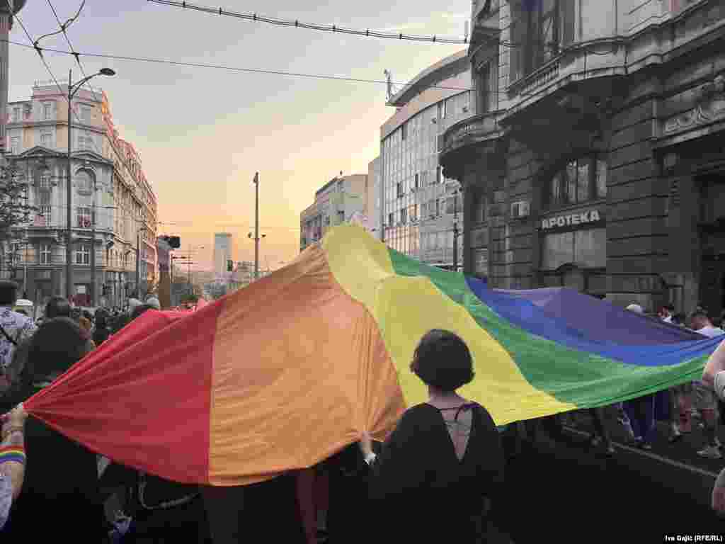 &quot;Ponos su ljudi&quot; - slogan je pod kojim su učesnici Parade ponosa 7. septembra šetali centralnim ulicama Beograda.