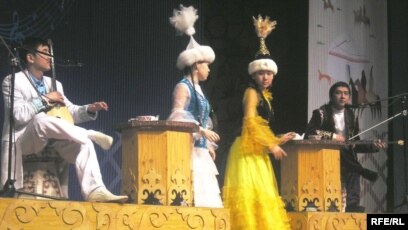 Өзбекстандық дирижермен порно секс