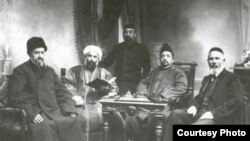Думадагы төрки депутатлар, уңнан беренче - Габдеррәшид Ибраһим, 1907