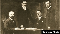 Delegația Basarabiei la Conferința de la Paris (Foto: I. Țurcanu, M. Papuc, Basarabia în actul Marii Uniri de la 1918)