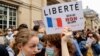 Парламент Франции утвердил санитарные пропуска