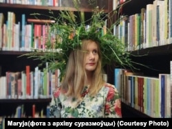 Марыя падчас адзначэньня дня народзінаў Васіля Быкава ў купальскую пару