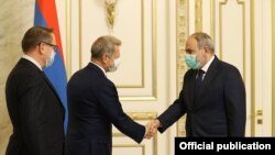 Armenian Prime Minister Nikol Pashinian (right) meets with Stephane Visconti, the French co-chair of the OSCE Minsk Group, in Yerevan in September 2021.