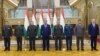Тажик президенти Эмомали Рахмон ЖККУга мүчө мамлекеттердин коргоо министрлери менен. Тажикстан. 