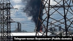 Завод «Лукойл-Пермнафтооргсинтез» розташований на відстані понад 1500 км від України