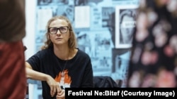 Osnivačica ruske grupe "Pussy Riot" na probi performansa koji je u Beogradu održan u okviru festivala Ne:Bitef, Beograd, 19. septembar 2026. 