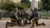 Ushtarët e Ushtrisë së Izraelit zhvendosen në qytetin jugor, Sderot, 8 tetor 2023.
