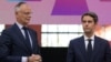 Candidații prezidențiali Edouard Philippe (st.) și Gabriel Attal sunt țintele unor falsuri grosolane pe rețele, spun procurorii francezi.
