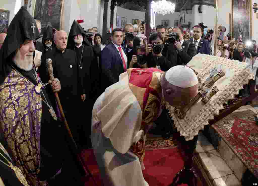 Armenia -- Pope Francis kisses a crucifix as he visits the Apostolic Cathedral in Etchmiadzin, outside Yerevan, June 24, 2016
