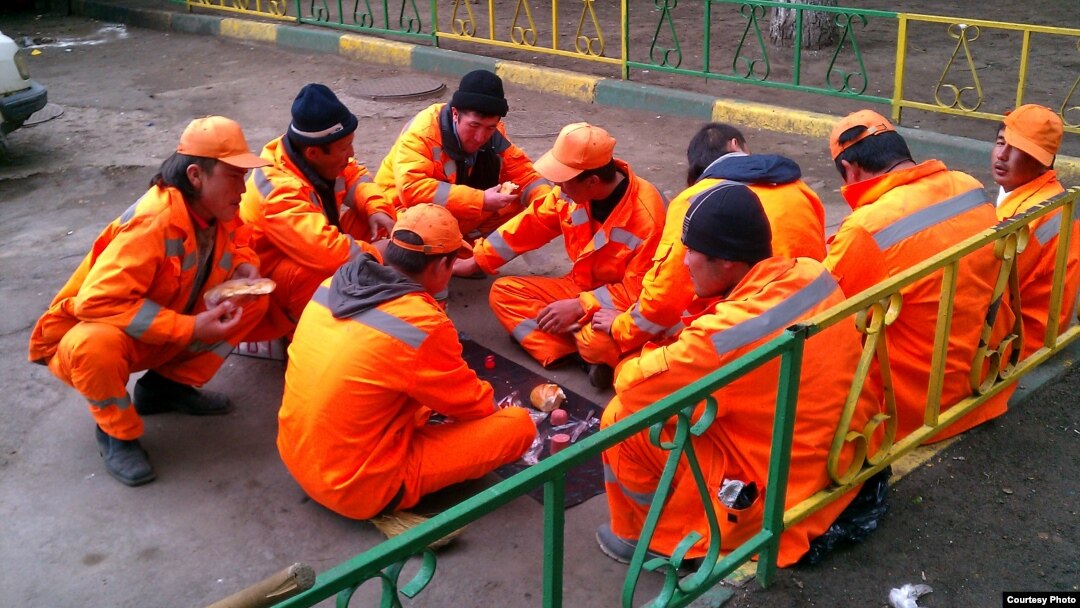 Uzbekistan - Young Uzbek Labour Migrants in Moscow