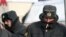 Милиционерам, охранявшим праздничное шествие, было не так интересно, как его участникам