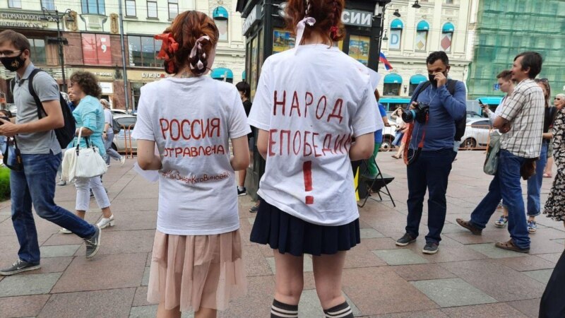 Более 100 человек в Петербурге вышли на акцию в поддержку Навального, Белоруссии и Хабаровска 