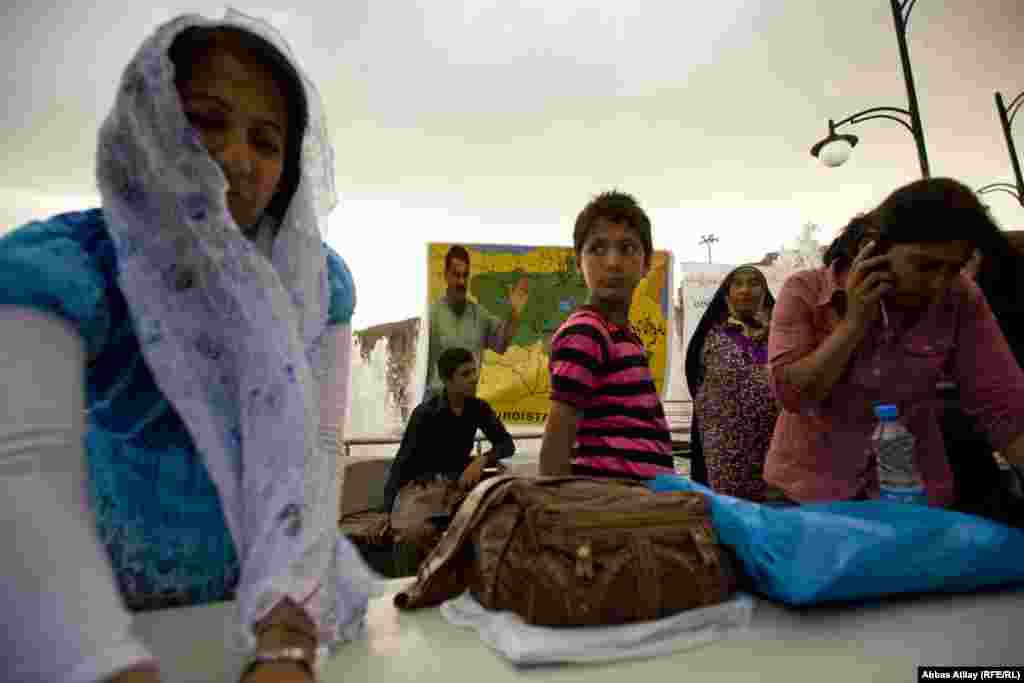 Ərbil şəhərinin mərkəzindəki parkda Türkiyədə həbsdə olan Abdullah Öcalanın azad edilməsi ilə bağlı imza kampaniyası.