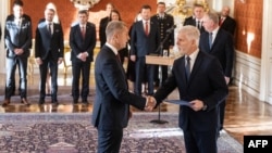 ჩეხეთის პრეზიდენტი პეტრ პაველი (მარჯვნივ) და მოძრაობა ANO-ს ლიდერი პეტრ ბაბიში. პრაღა, 9 დეკემბერი, 2025.