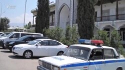 Талоши худкушӣ? Афсаре дар Исфара бо ҷароҳати тир ба бемористон интиқол ёфт