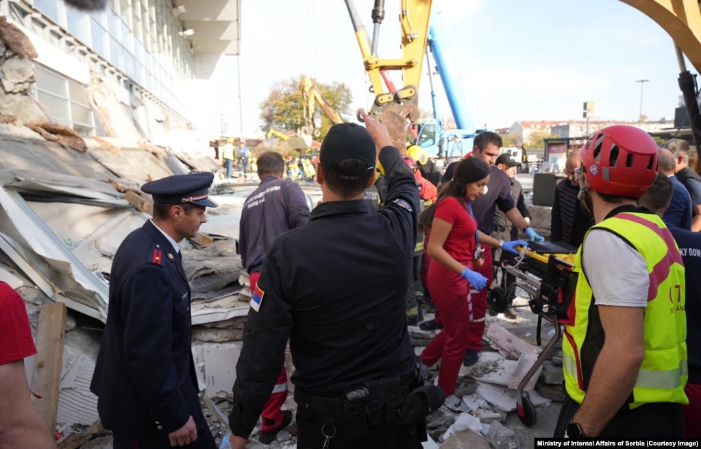 Hekurudhat e Serbisë thanë përmes një deklarate se pjesa e çatisë që u shemb, nuk ishte pjesë e rinovimit.