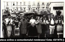 Vizită de lucru a lui Nicolae Ceauşescu în judeţul Arad, în martie 1979. O „horă a frăţiei şi unităţii” a avut loc în piața municipiului.