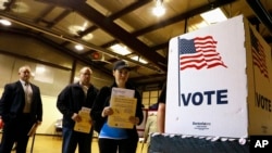 Понад 42 мільйони виборців ще до відкриття основних дільниць проголосували поштою