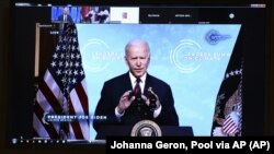 Президент США Джо Байден бере участь у віртуальному Глобальному кліматичному саміті за допомогою відеозв'язку. 22 квітня 2021 року