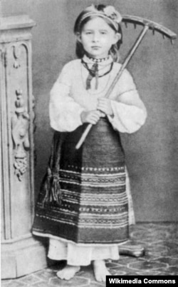 Лариса Косач у волинському народному вбранні. 1878 чи 1879 років