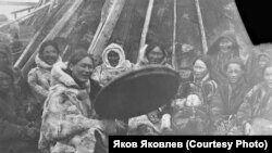 Шаманское камлание на Обском Севере. 1926 г. Государственный архив Свердловской обл.