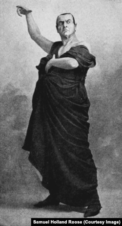 Шаляпин в прологе "Мефистофеля". Фото Сэмюэла Холланда Руза, Victor Talking Machine Company. Камден, Нью-Джерси, 1917