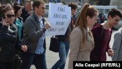 La un protest al profesorilor la Chișinău