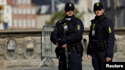 Police officers stand in front of Christiansborg Palace ahead of an informal meeting of EU leaders in Copenhage, on September 30.
