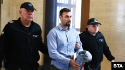 Орлин Владимиров е конвоиран към залата на Софийския апелативен съд, 16 февруари 2026 г.