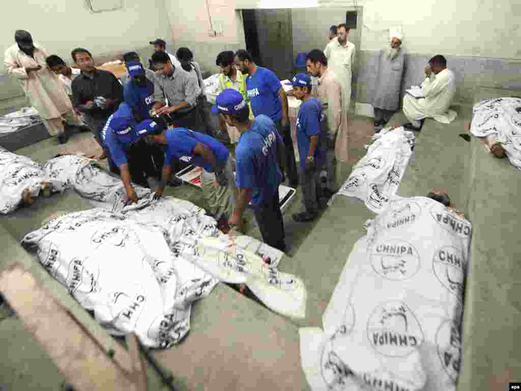 Pakistan - Mrtvi i u Karachiju - Dvadeset tri osobe su poginule u sukobima izmedju naoružanih grupa u Karachiju. 