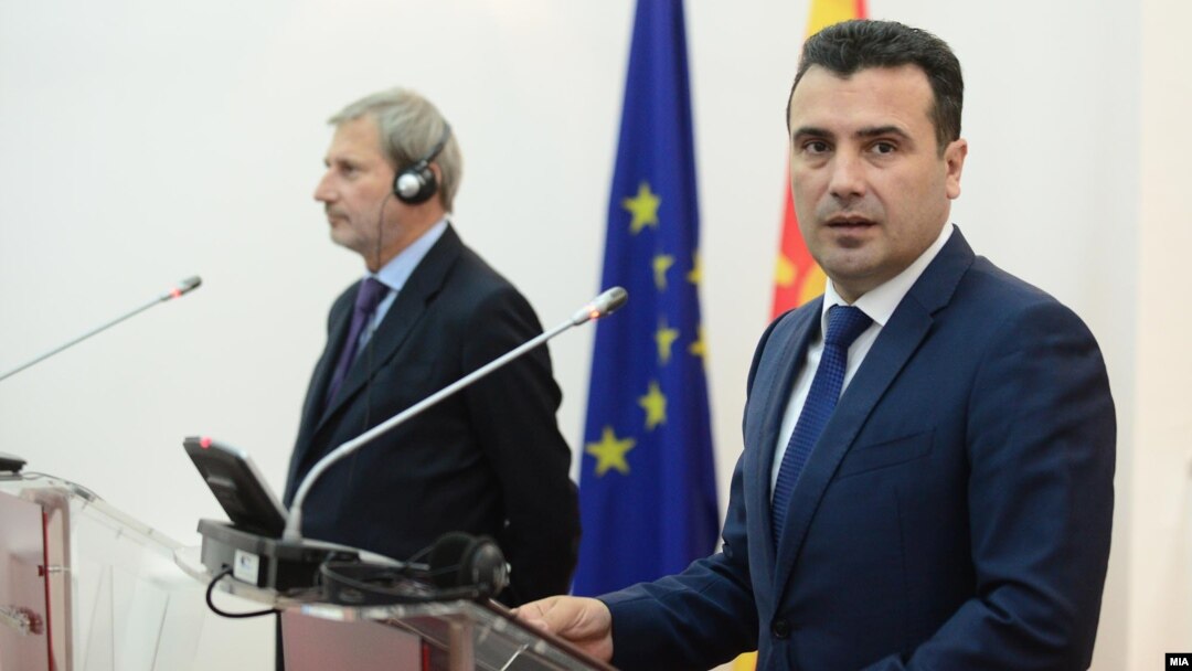 Премиерот Зоран Заев со еврокомесарот за проширување Јоханес Хан 