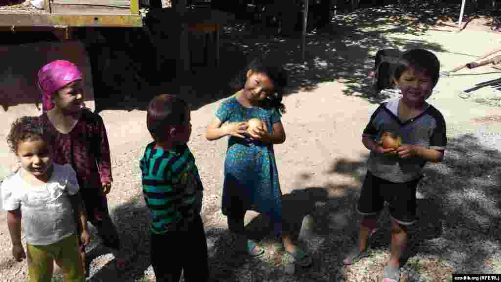 Ваҳдатлик ëш болалар ва қизлар