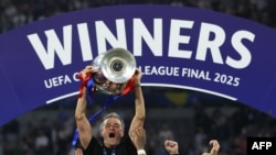 За головними футбольними турнірами в Росії з 2022 року спостерігають лише по телевізору