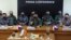 По време на пресконференция индонезийският флот показа част от намерените отломки от подводницата. 