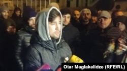 სპორტსმენები ჭიდაობის ფედერაციის პრეზიდენტის, გეგა გეგეშიძის გათავისუფლებას ითხოვენ. 