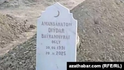 Памятник на могиле Дидара Амансахатова
