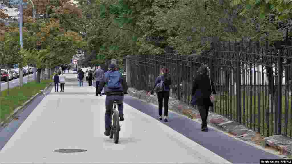 Unii au preferat, totuși, să meargă cu bicicleta.&nbsp;