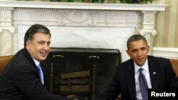 ABŞ-nyň prezidenti Barak Obama we Gürjüstanyň prezidenti Mihail Saakaşwili 30-nji ýanwarda Ak Tamda geçirilen duşuşykda, Waşington.