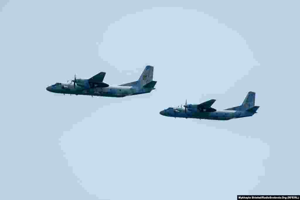 Пройшла над глядачами і морська транспортна авіація &ndash; пара Ан-26 ВМСУ&nbsp; 