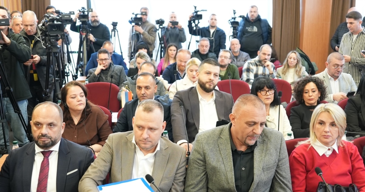 Me simbole të Kosovës  kryetarët e rinj serbë marrin pushtetin në veri